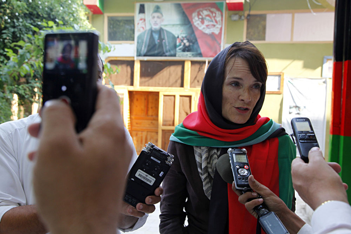 Georgette Gagnon in a media scrum with local journalists in Kunar, Afghanistan. Photography by Fardin Waezi/United Nations Assistance Mission in Afghanistan.